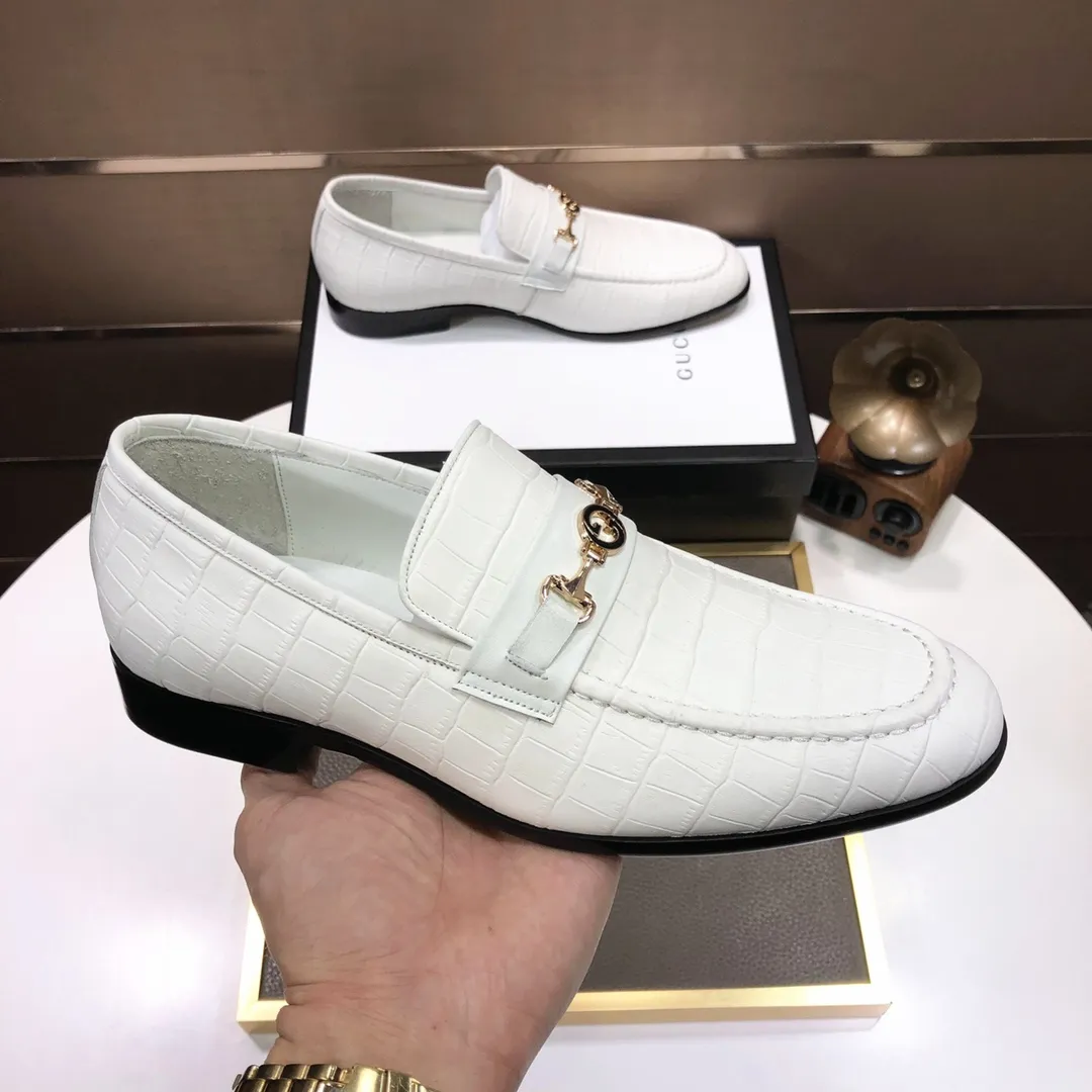 Men's shoes💰500💰Italy's top luxury men's shoe giant (GUCCI) (Gucci) (full cowhide lining) new arrival🍃Original European style🔰 Pleasant to the eye😍In order to make the shoes more durable and non-deformable🌀The production continues to follow traditional methods but there is still no lack of innovation💪Choose original sheepskin for the leather♻️ Smooth and natural And extra bright ⭐Made of imported cowhide, the first choice of rich people 38-45 (45 customized)